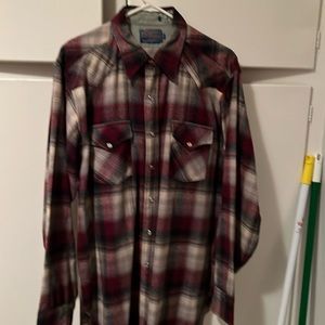 MENS PENDLETON VIRGIN WOOL MADE IN THE USA…PLAID SHIRT  WITH PEARL SNAPS